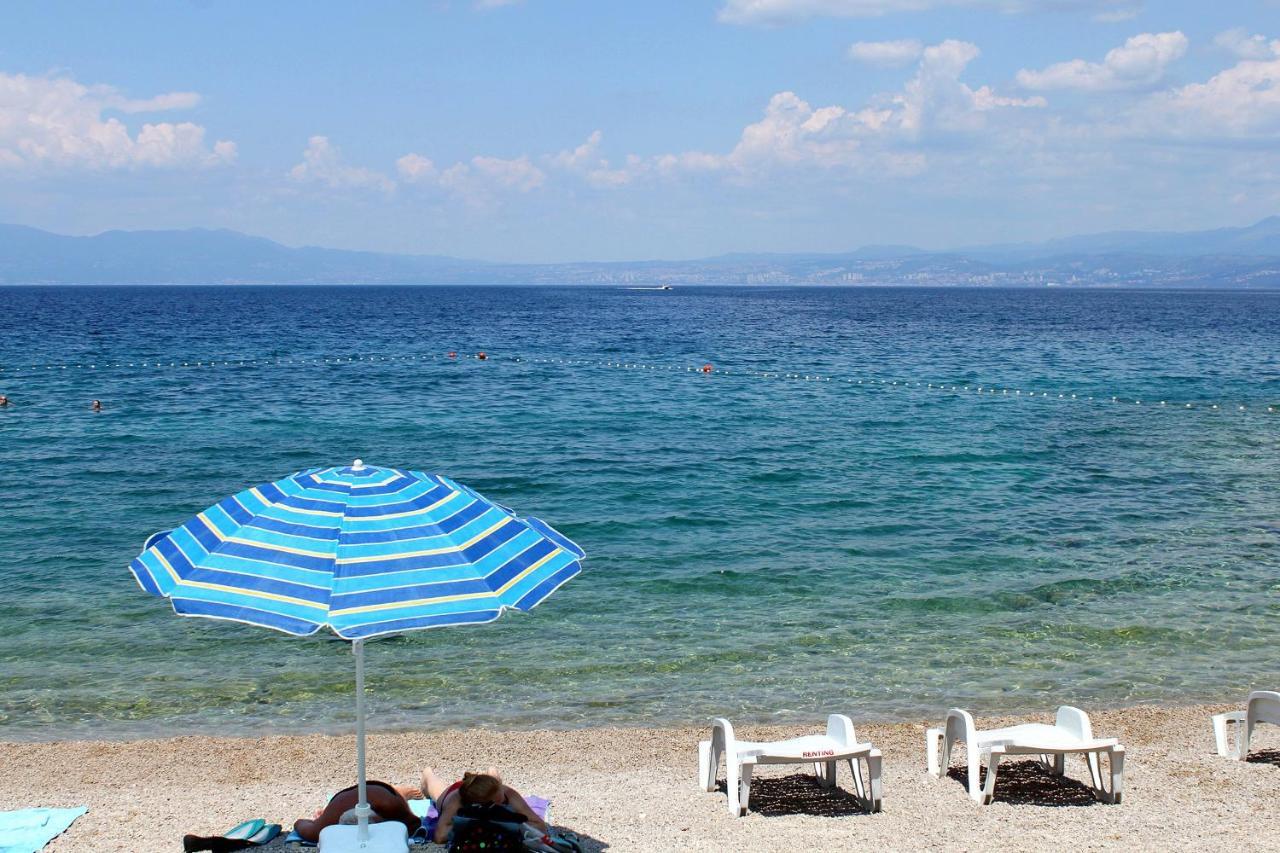 Apartments By The Sea Njivice, Krk - 5296 Bagian luar foto