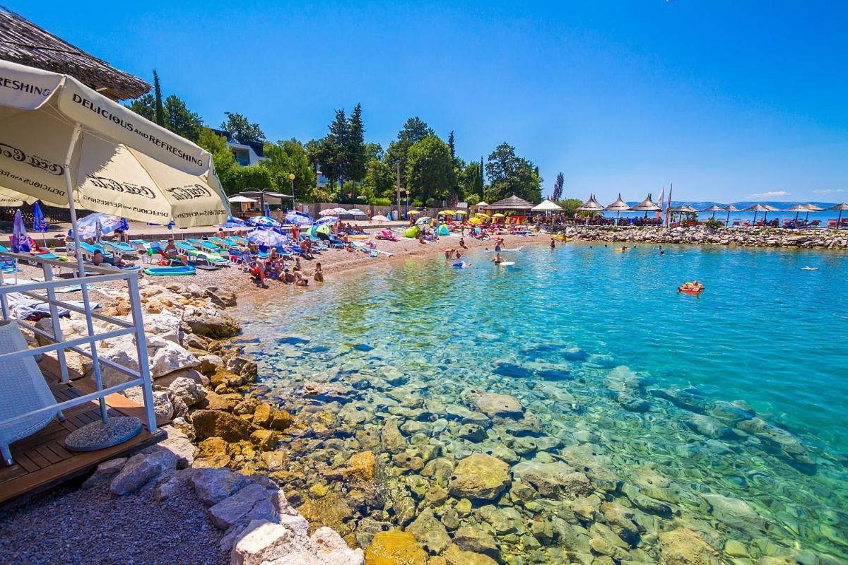 Apartments By The Sea Njivice, Krk - 5296 Bagian luar foto