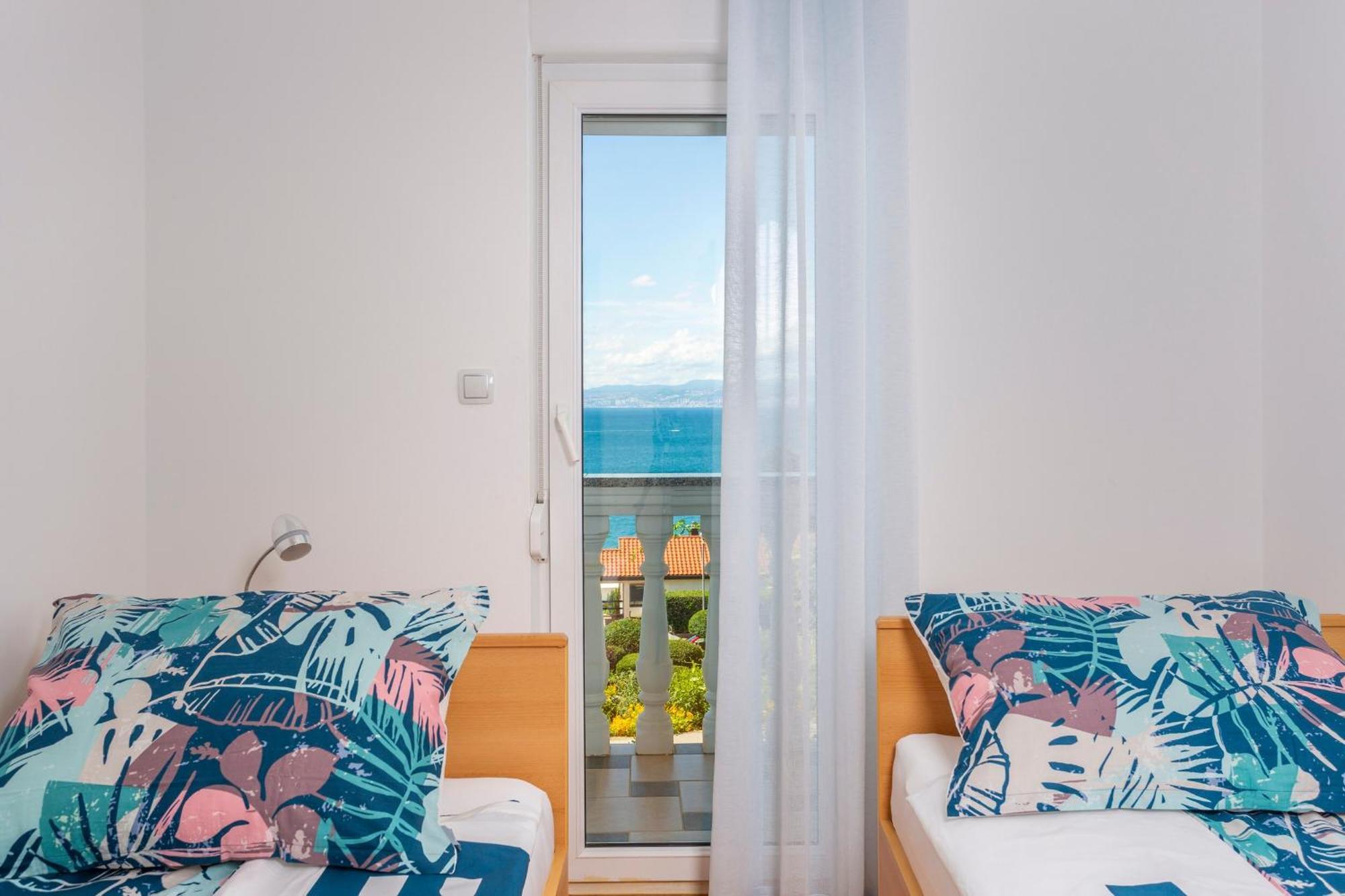 Apartments By The Sea Njivice, Krk - 5296 Ruang foto