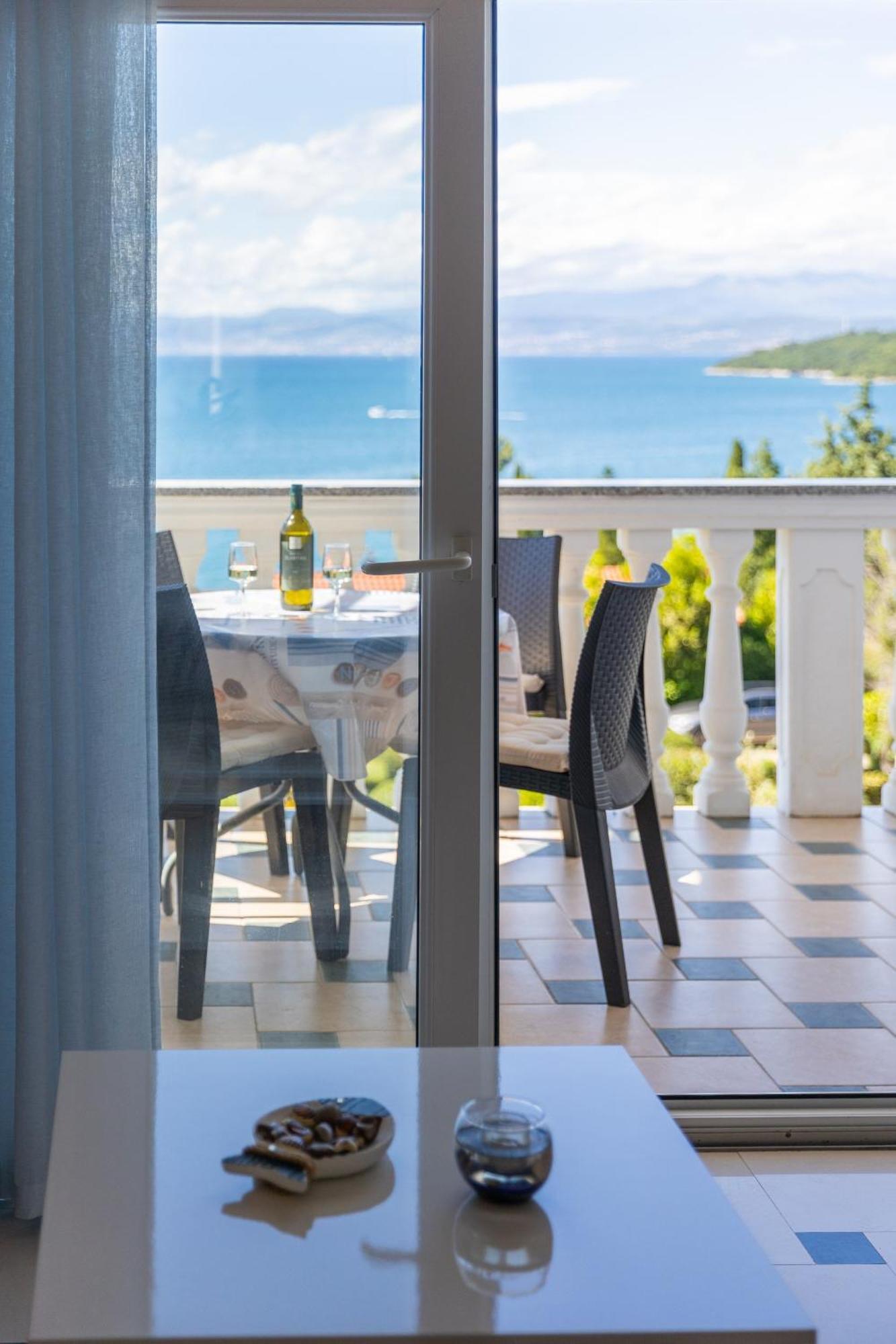 Apartments By The Sea Njivice, Krk - 5296 Ruang foto