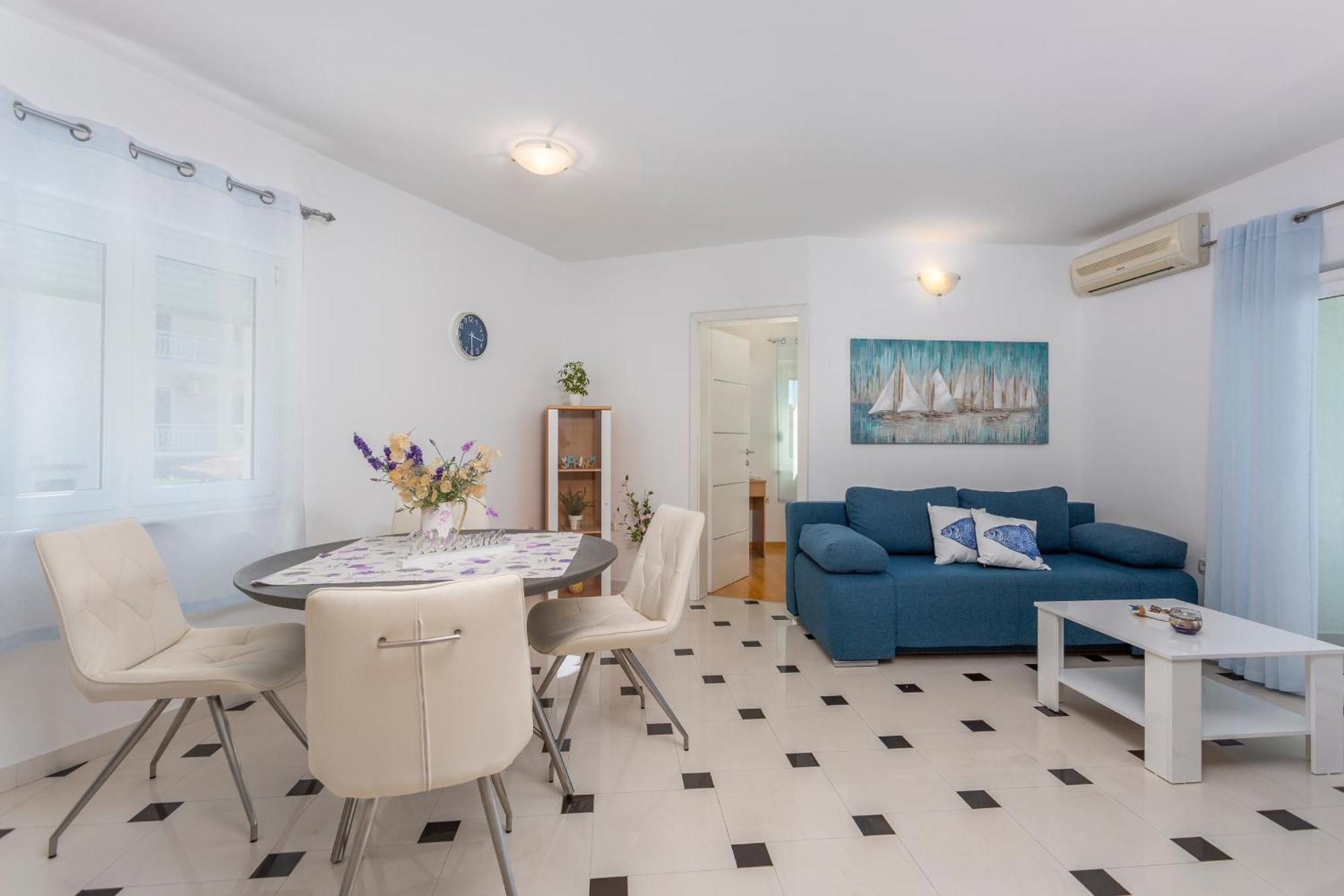 Apartments By The Sea Njivice, Krk - 5296 Bagian luar foto