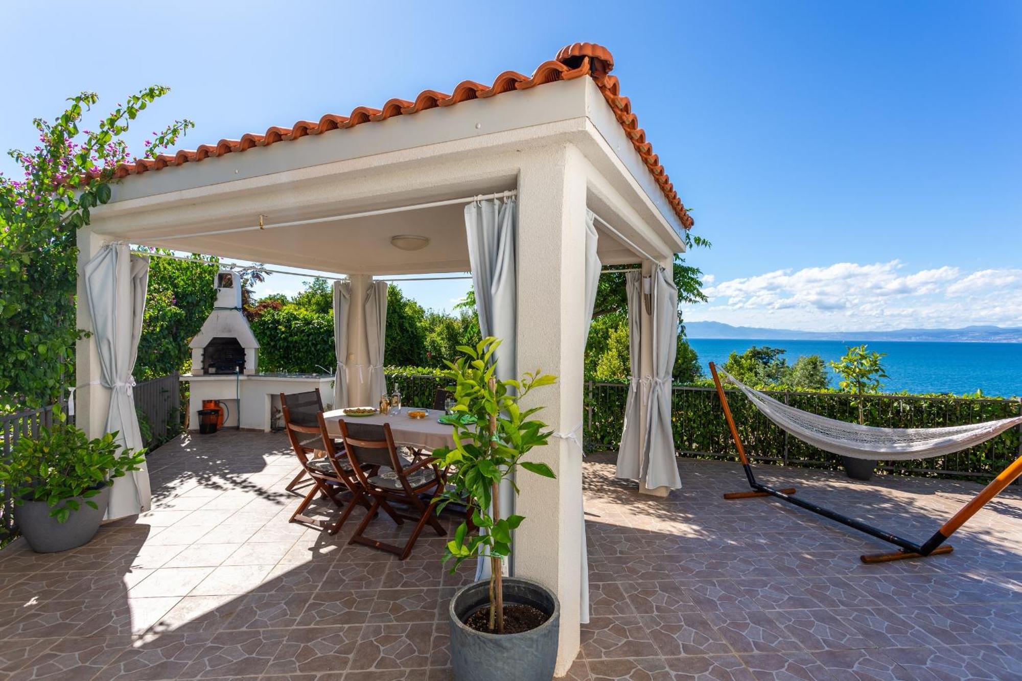 Apartments By The Sea Njivice, Krk - 5296 Bagian luar foto