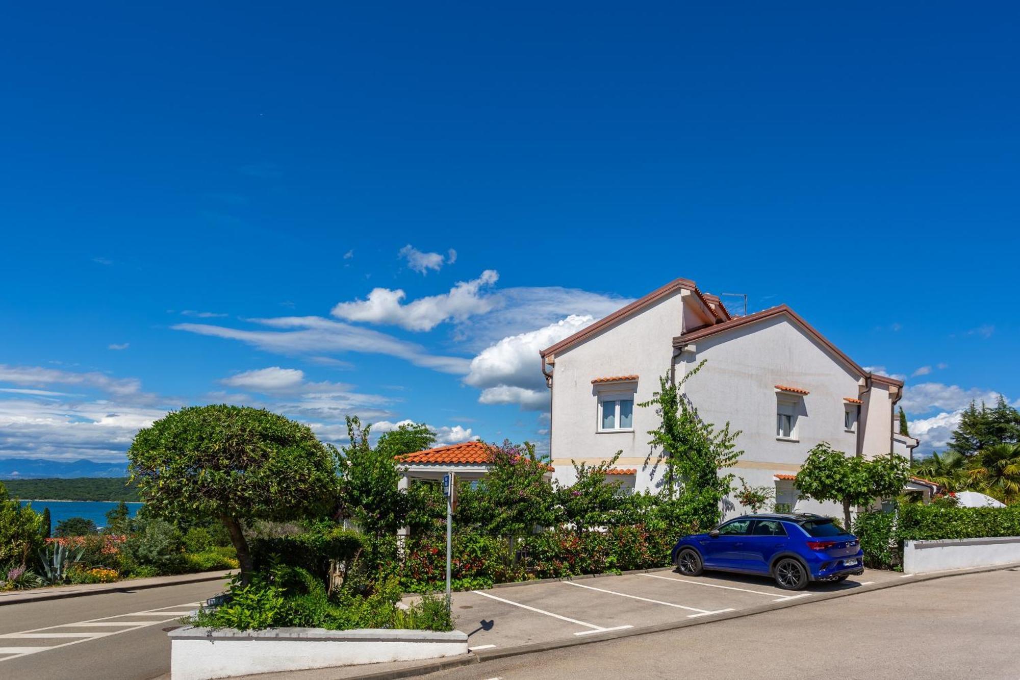 Apartments By The Sea Njivice, Krk - 5296 Bagian luar foto