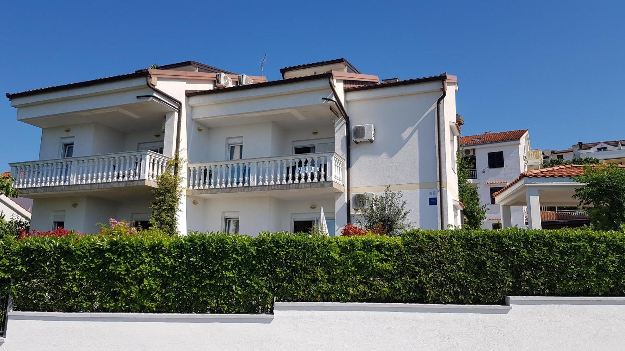 Apartments By The Sea Njivice, Krk - 5296 Bagian luar foto